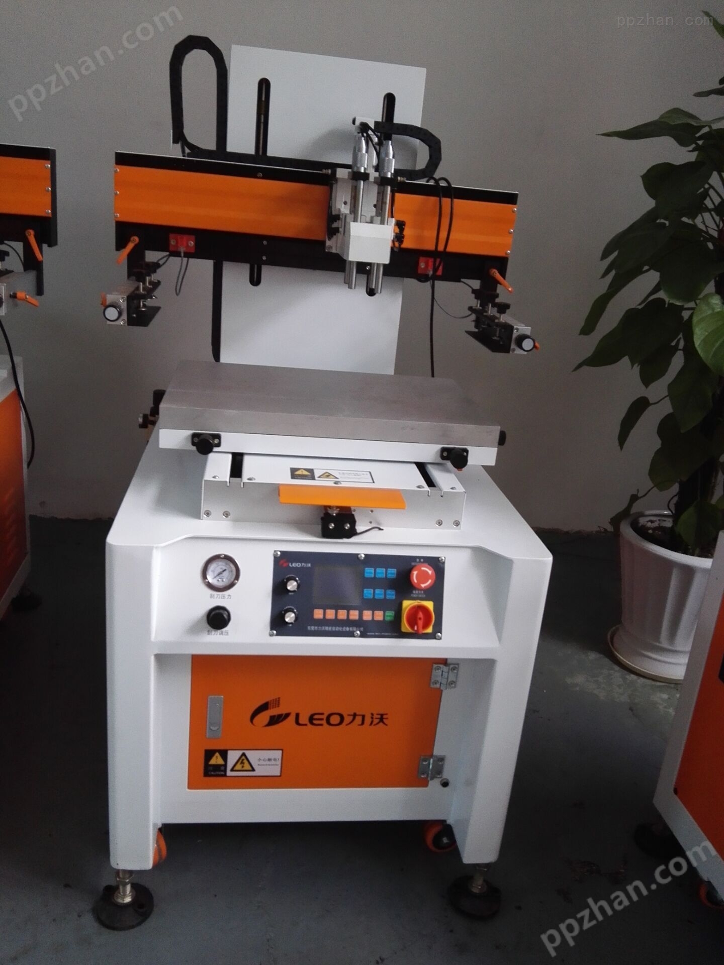 丝印机厂家，定做高精度电动/气动丝网印刷机，平面网印机